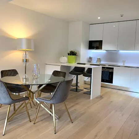 New!! Luxury Avenida Da Liberdade Flat- With Rooftop And Pool Appartement *