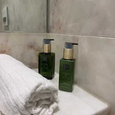 New!! Luxury Avenida Da Liberdade Flat- With Rooftop And Pool アパート リスボン