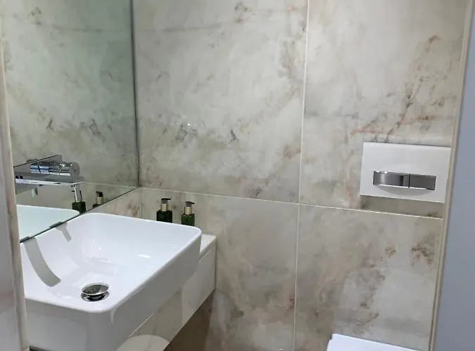 New!! Luxury Avenida Da Liberdade Flat- With Rooftop And Pool Apartment Lisbon