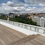 New!! Luxury Avenida Da Liberdade Flat- With Rooftop And Pool Daire *